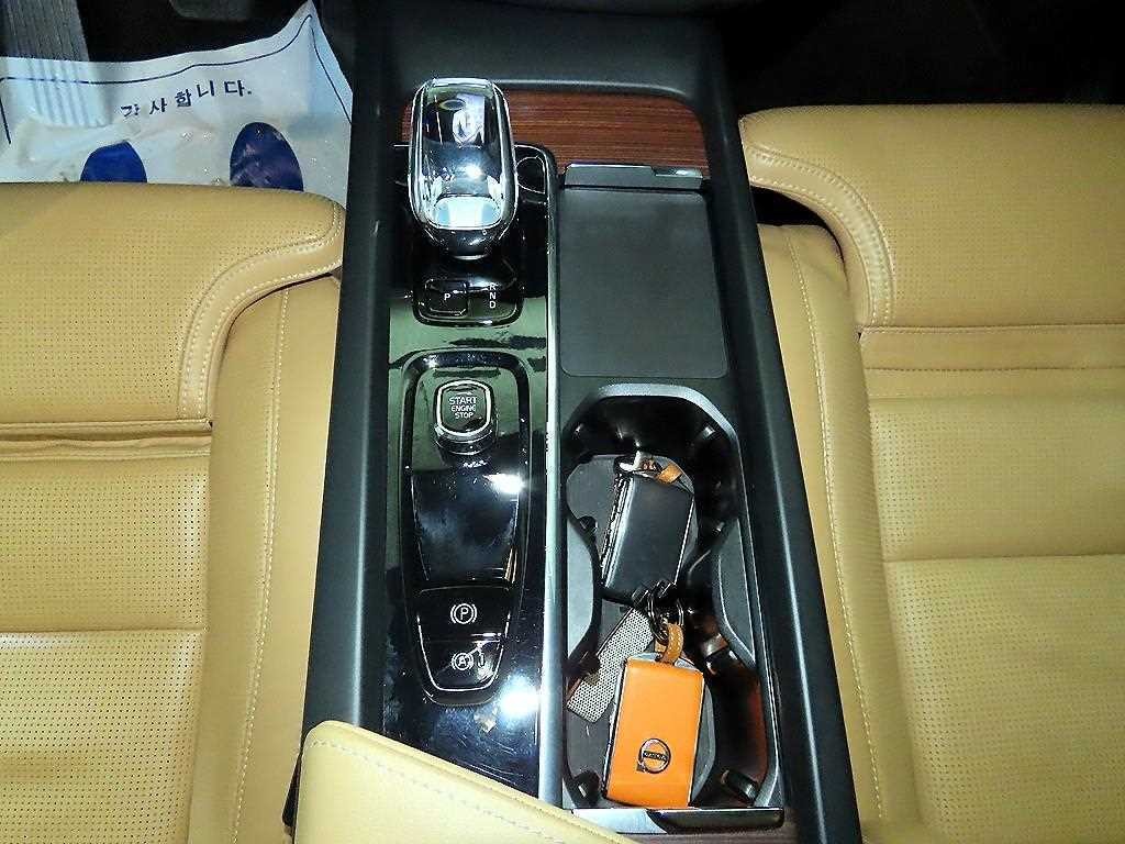 볼보 XC60 XC60(2세대) B6 AWD 얼티메이트 브라이트 이미지 12