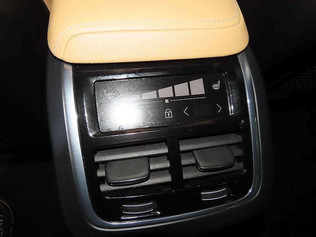볼보 XC60 XC60(2세대) B6 AWD 얼티메이트 브라이트 이미지 14