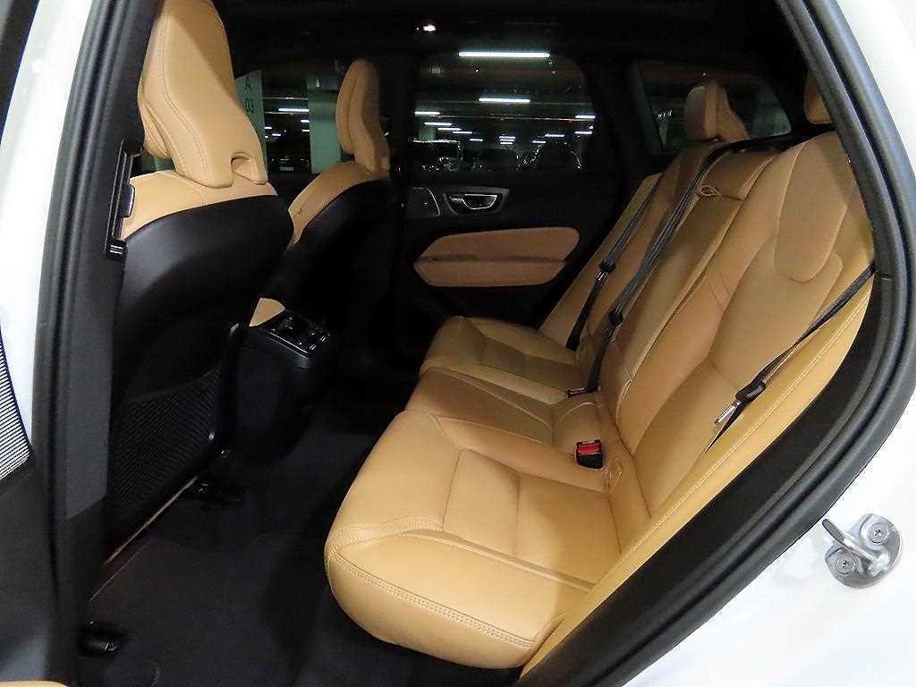 볼보 XC60 XC60(2세대) B6 AWD 얼티메이트 브라이트 이미지 7