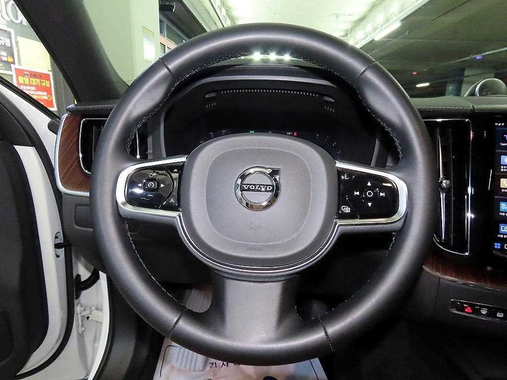 볼보 XC60 XC60(2세대) B6 AWD 얼티메이트 브라이트 이미지 8