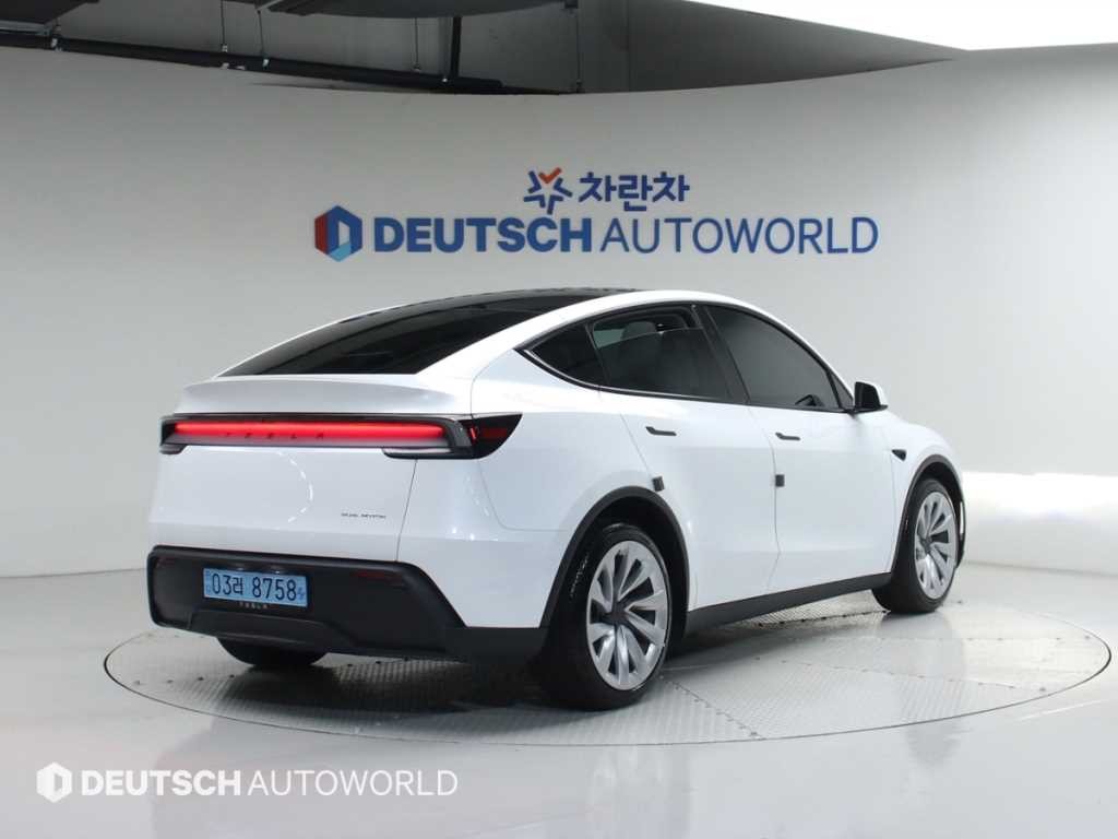 테슬라 모델 Y 롱 레인지 이미지 2
