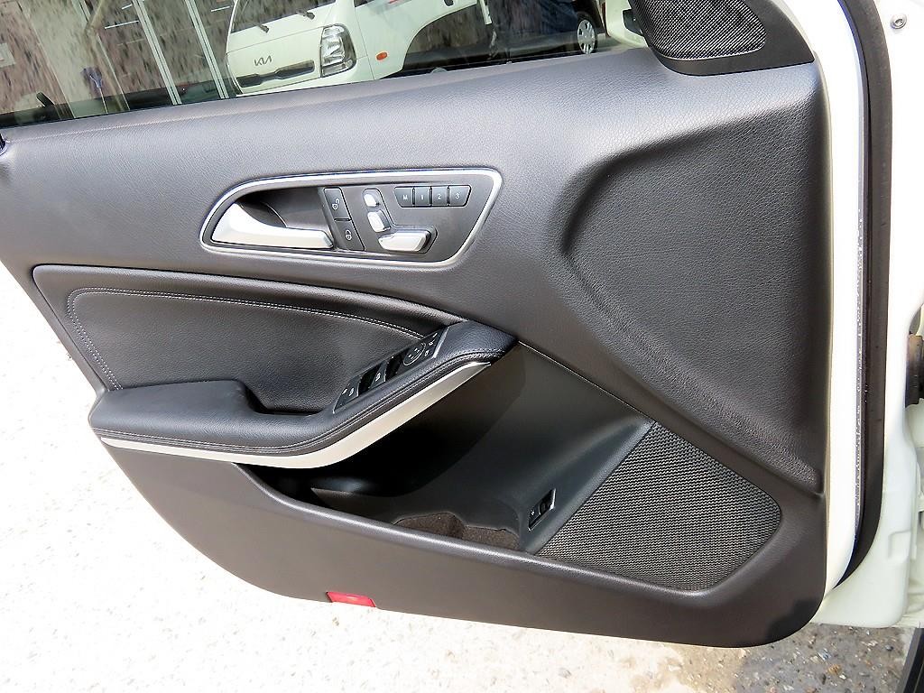 벤츠 GLA 클래스 GLA클래스 X156 GLA220 프리미엄 이미지 12