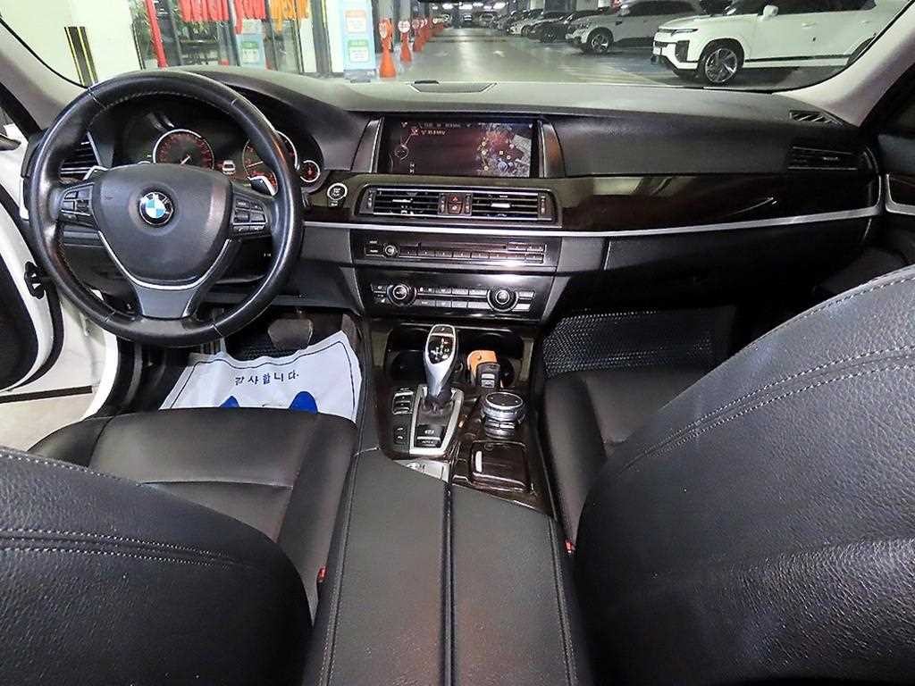 BMW 5시리즈 5시리즈 (F10) 528i 이미지 10