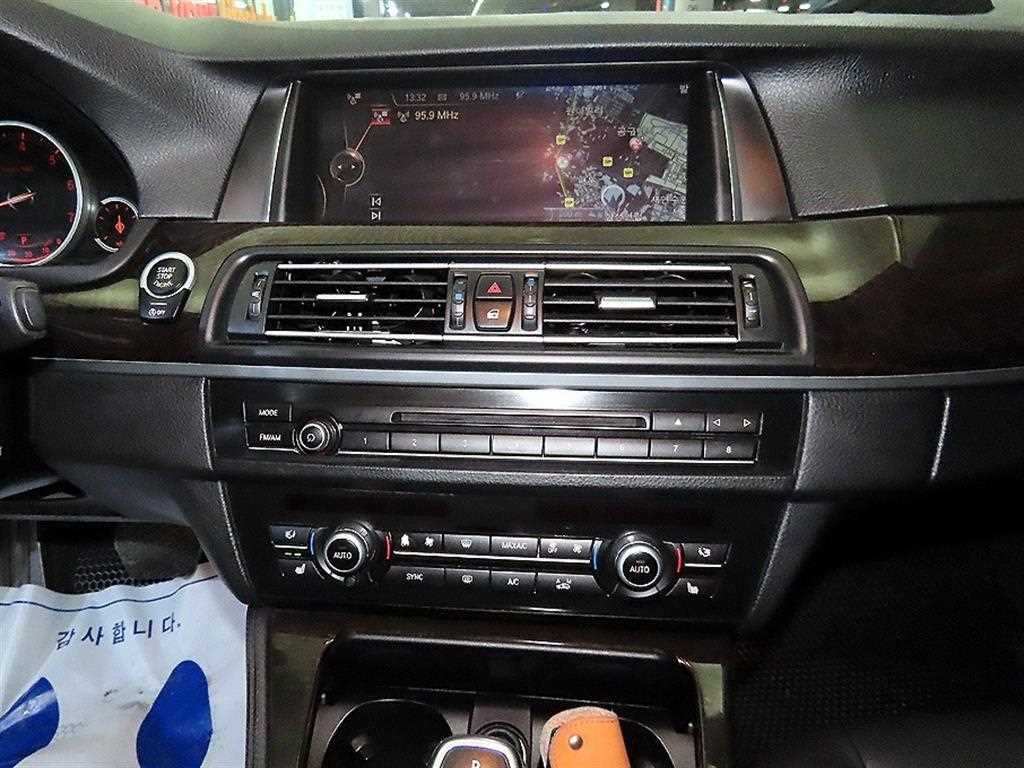 BMW 5시리즈 5시리즈 (F10) 528i 이미지 11