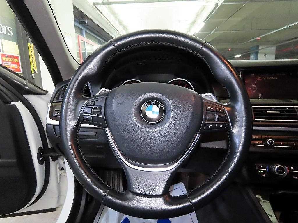 BMW 5시리즈 5시리즈 (F10) 528i 이미지 8