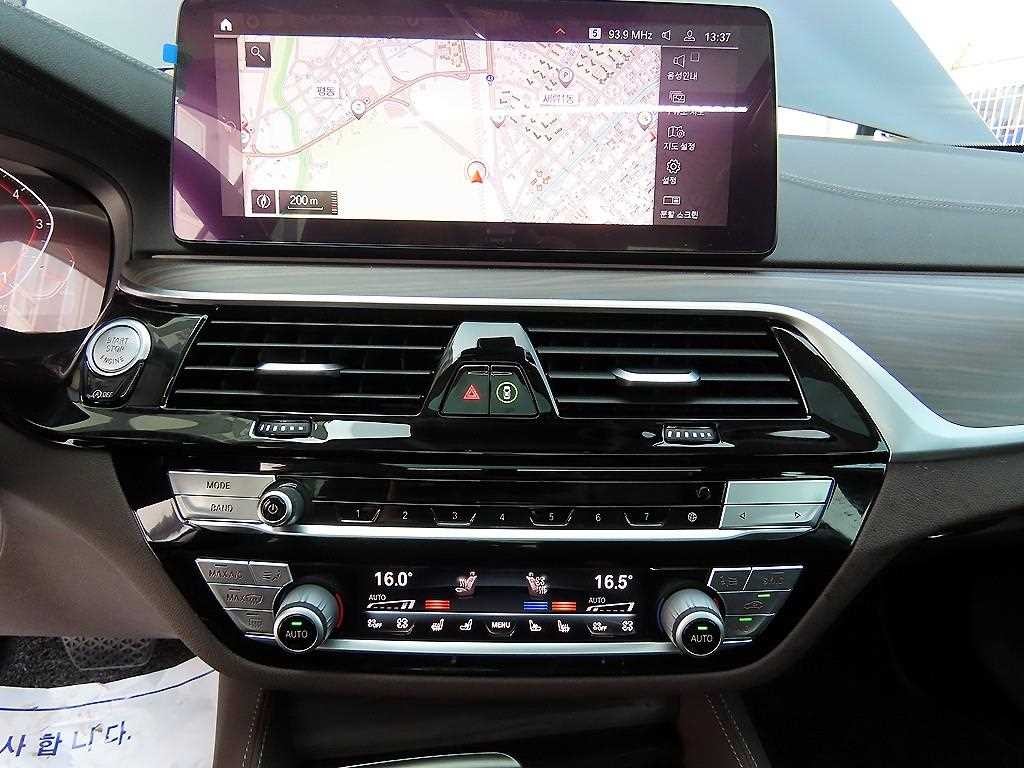 BMW 5시리즈 5시리즈 (G30) 530i 럭셔리 이미지 12
