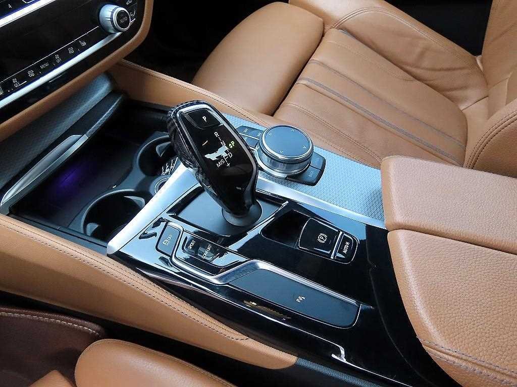 BMW 5시리즈 5시리즈 (G30) 520d xDrive M 스포츠 이미지 11