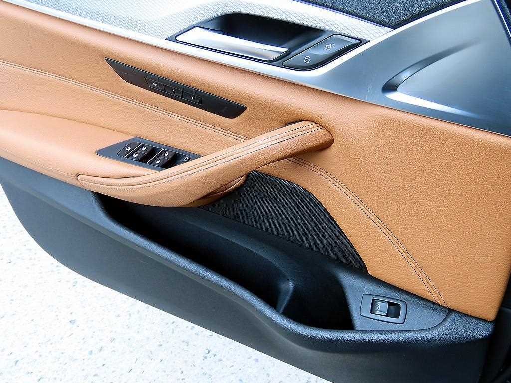 BMW 5시리즈 5시리즈 (G30) 520d xDrive M 스포츠 이미지 12