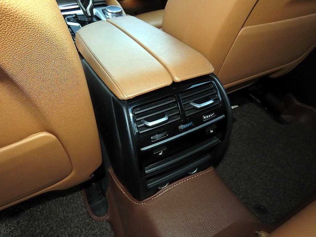 BMW 5시리즈 5시리즈 (G30) 520d xDrive M 스포츠 이미지 16
