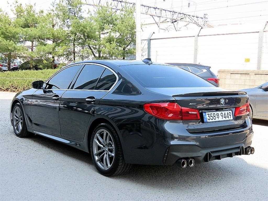 BMW 5시리즈 5시리즈 (G30) 520d xDrive M 스포츠 이미지 3