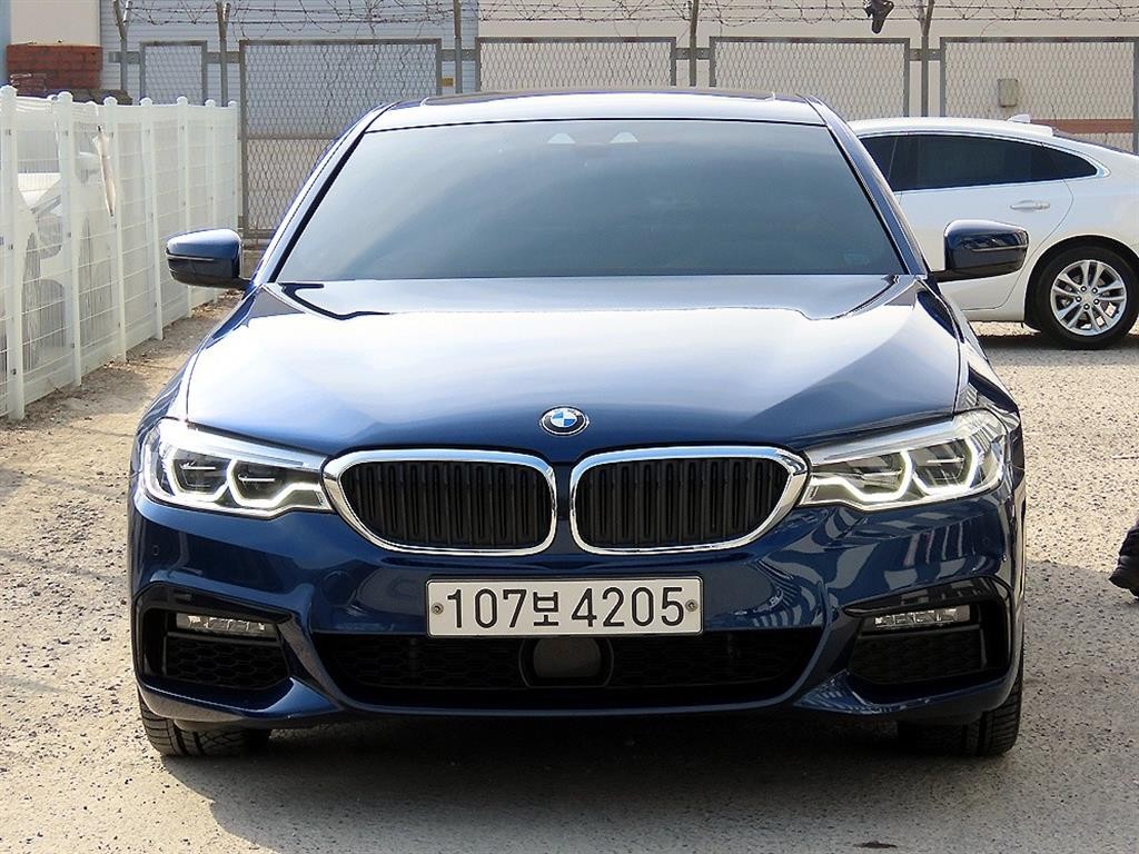 BMW 5시리즈 5시리즈 (G30) 530e M 스포츠 이미지 1