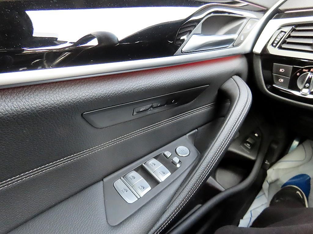 BMW 5시리즈 5시리즈 (G30) 530e M 스포츠 이미지 12