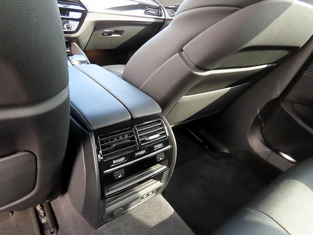 BMW 5시리즈 5시리즈 (G30) 530e M 스포츠 이미지 15