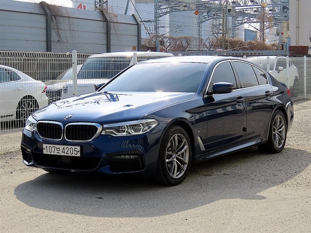 BMW 5시리즈 5시리즈 (G30) 530e M 스포츠 이미지 2