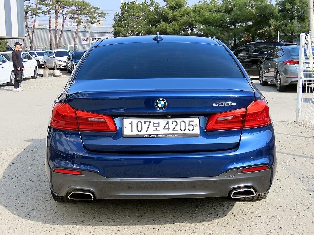 BMW 5시리즈 5시리즈 (G30) 530e M 스포츠 이미지 4