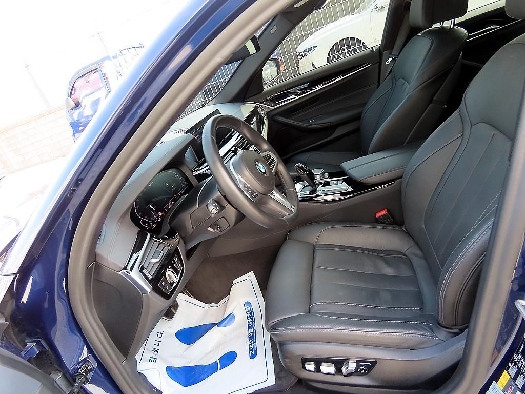 BMW 5시리즈 5시리즈 (G30) 530e M 스포츠 이미지 5