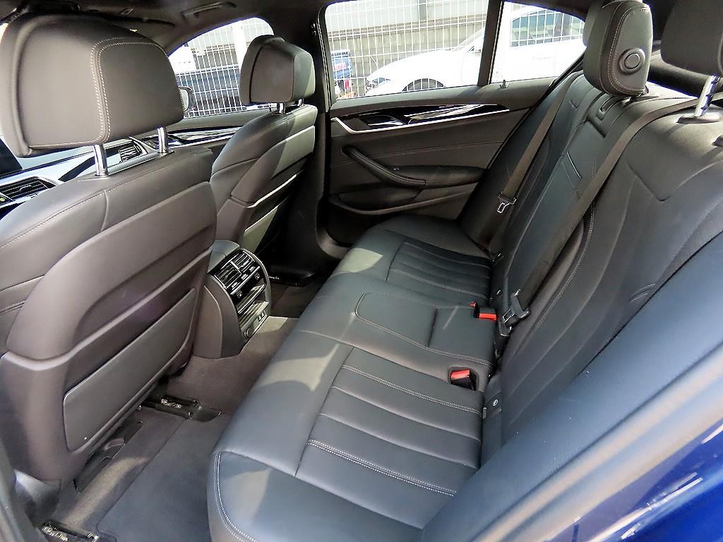 BMW 5시리즈 5시리즈 (G30) 530e M 스포츠 이미지 6