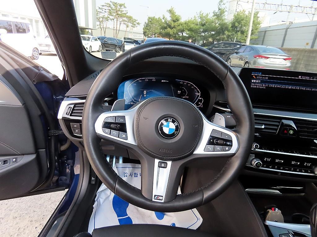 BMW 5시리즈 5시리즈 (G30) 530e M 스포츠 이미지 8