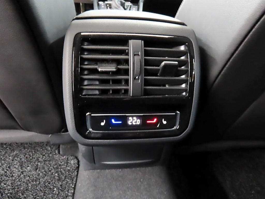 폭스바겐 아테온 2.0 TDI 엘레강스 프레스티지 이미지 12
