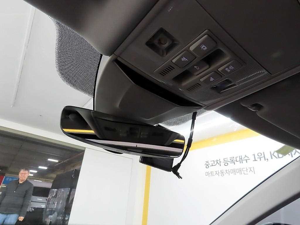 폭스바겐 아테온 2.0 TDI 엘레강스 프레스티지 이미지 16