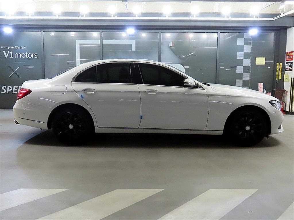 벤츠 E 클래스 E-클래스 W213 E220d 익스클루시브 이미지 3