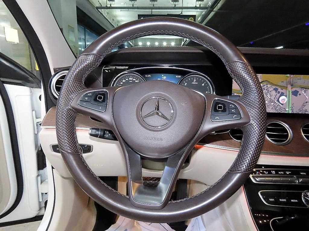 벤츠 E 클래스 E-클래스 W213 E220d 익스클루시브 이미지 8