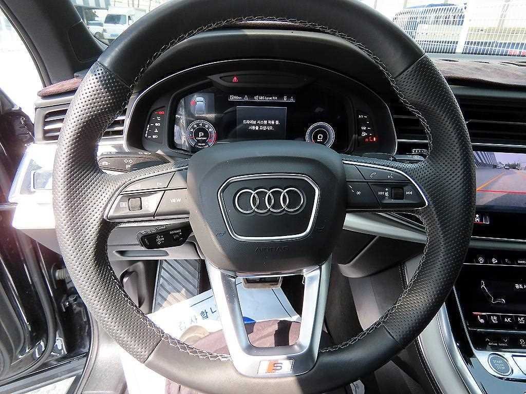 아우디 Q7 Q7 (4M) 55 TFSI 콰트로 프리미엄 이미지 8