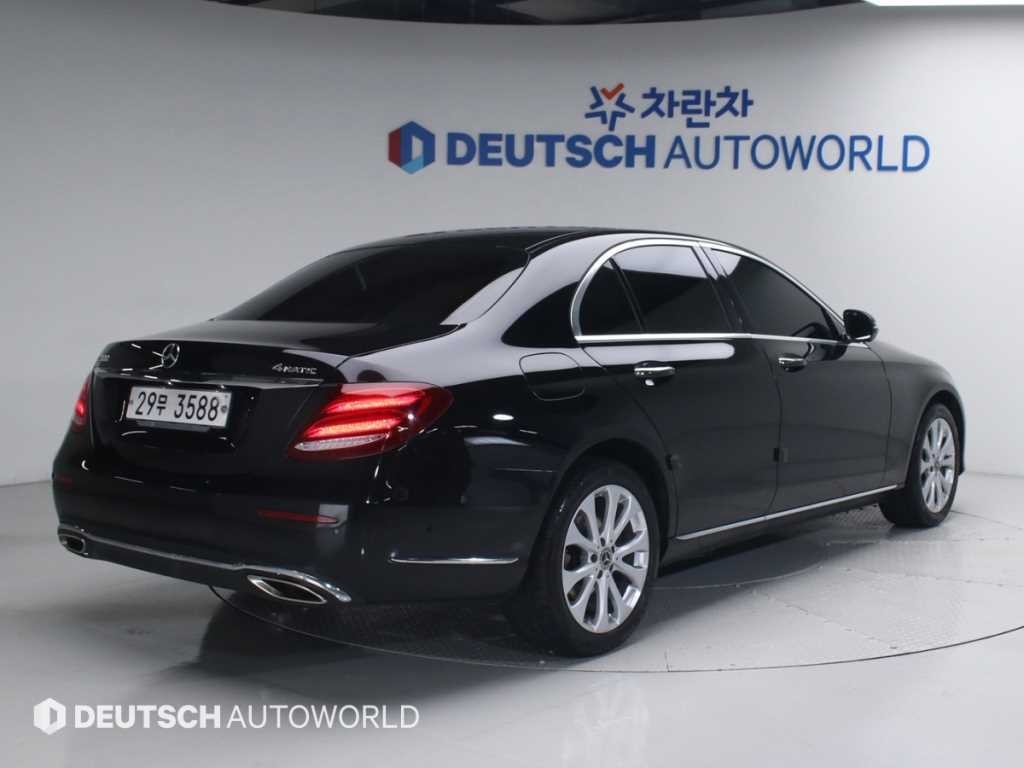 벤츠 E 클래스 E-클래스 W213 E300 4MATIC 익스클루시브 이미지 2