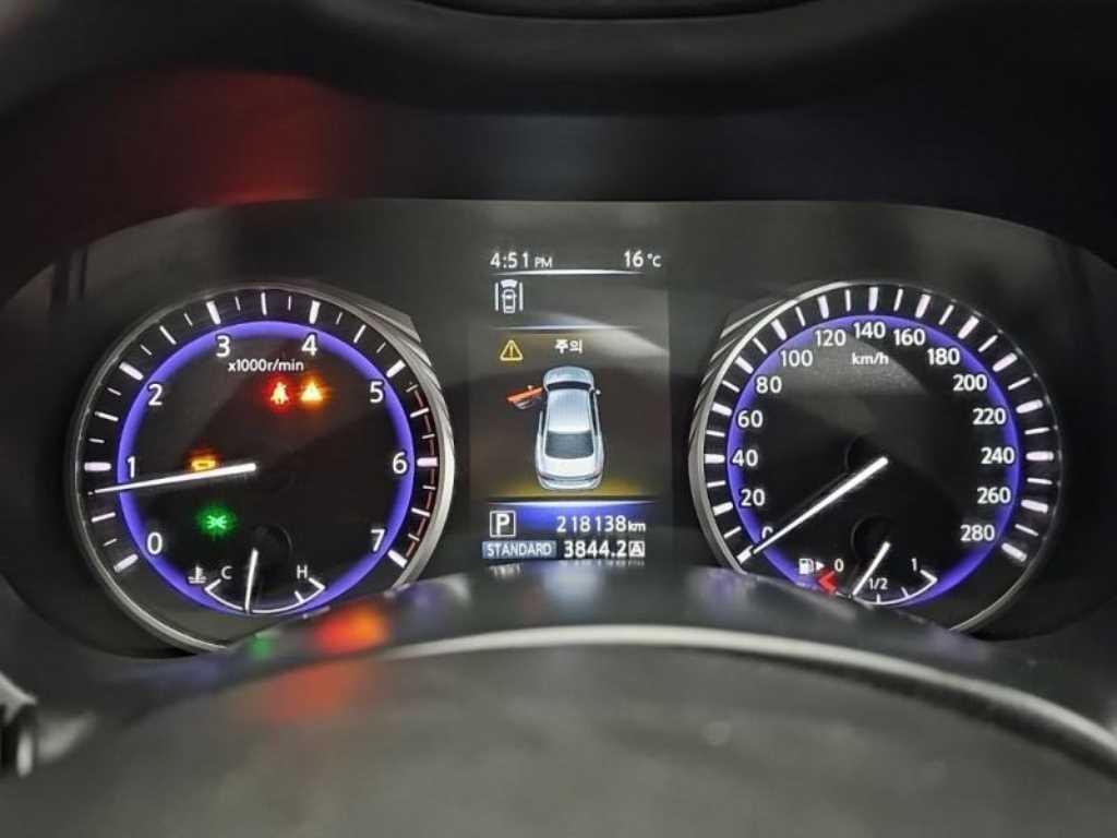 인피니티 Q Q50 2.2D 익스클루시브 이미지 8