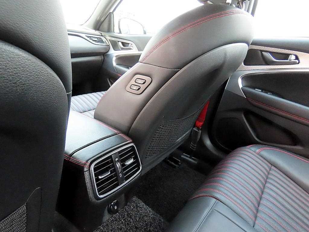 제네시스 G70 더 뉴 G70 가솔린 2.0T 2WD 스포츠 패키지 이미지 17