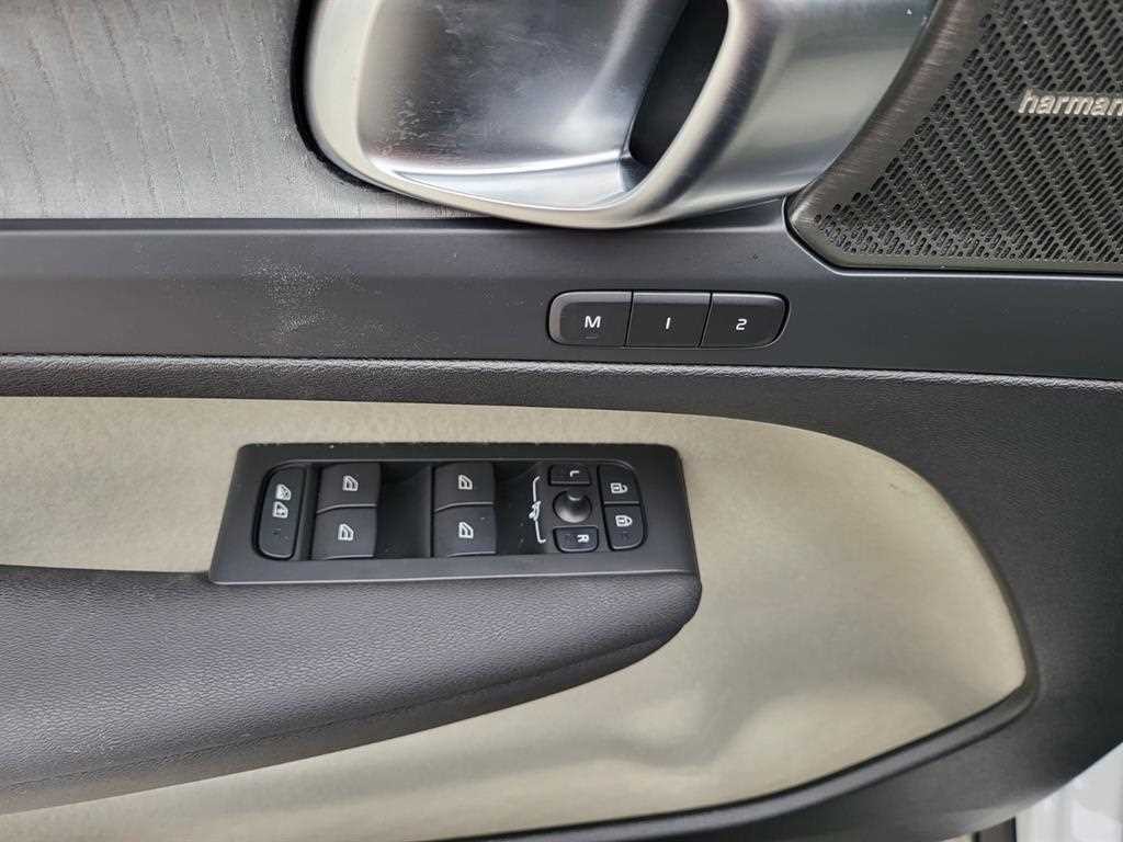 볼보 XC40 B4 AWD 울트라 브라이트 이미지 12