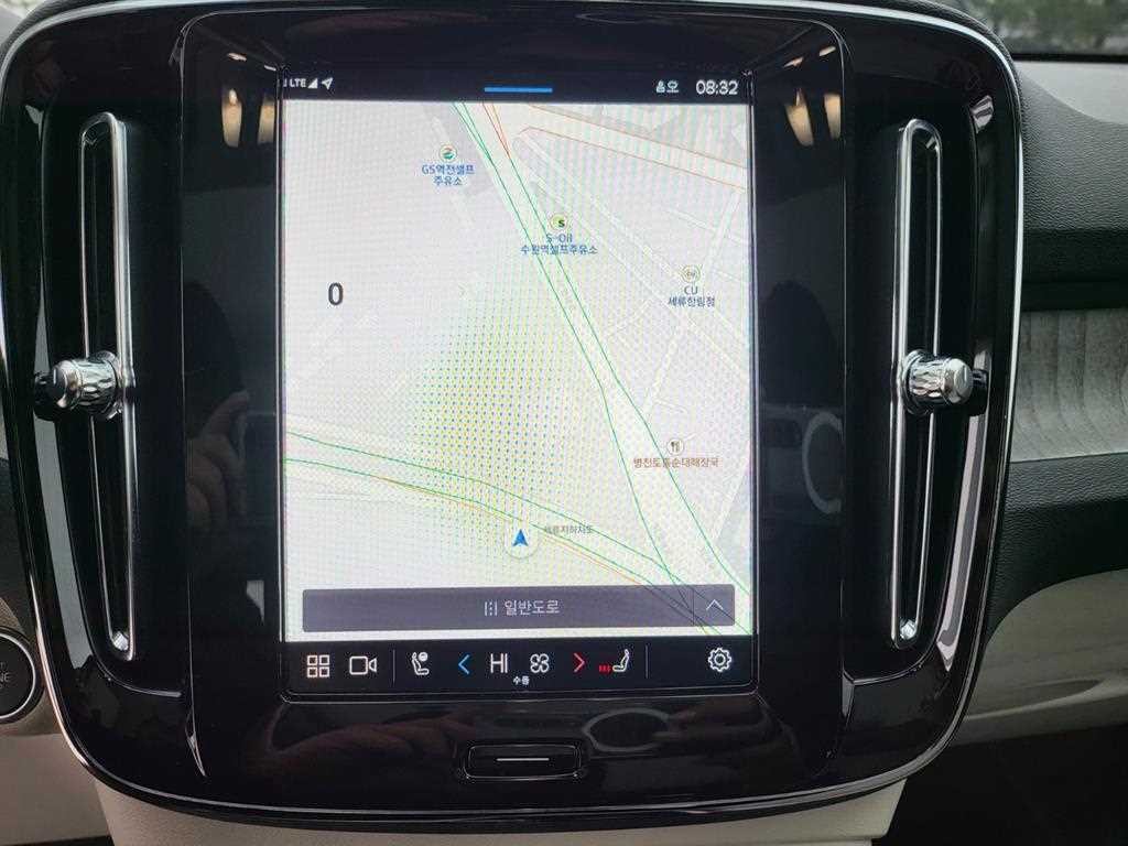 볼보 XC40 B4 AWD 울트라 브라이트 이미지 13