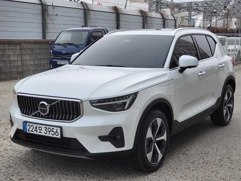 볼보 XC40 B4 AWD 울트라 브라이트 이미지 2