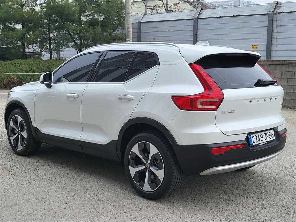 볼보 XC40 B4 AWD 울트라 브라이트 이미지 3
