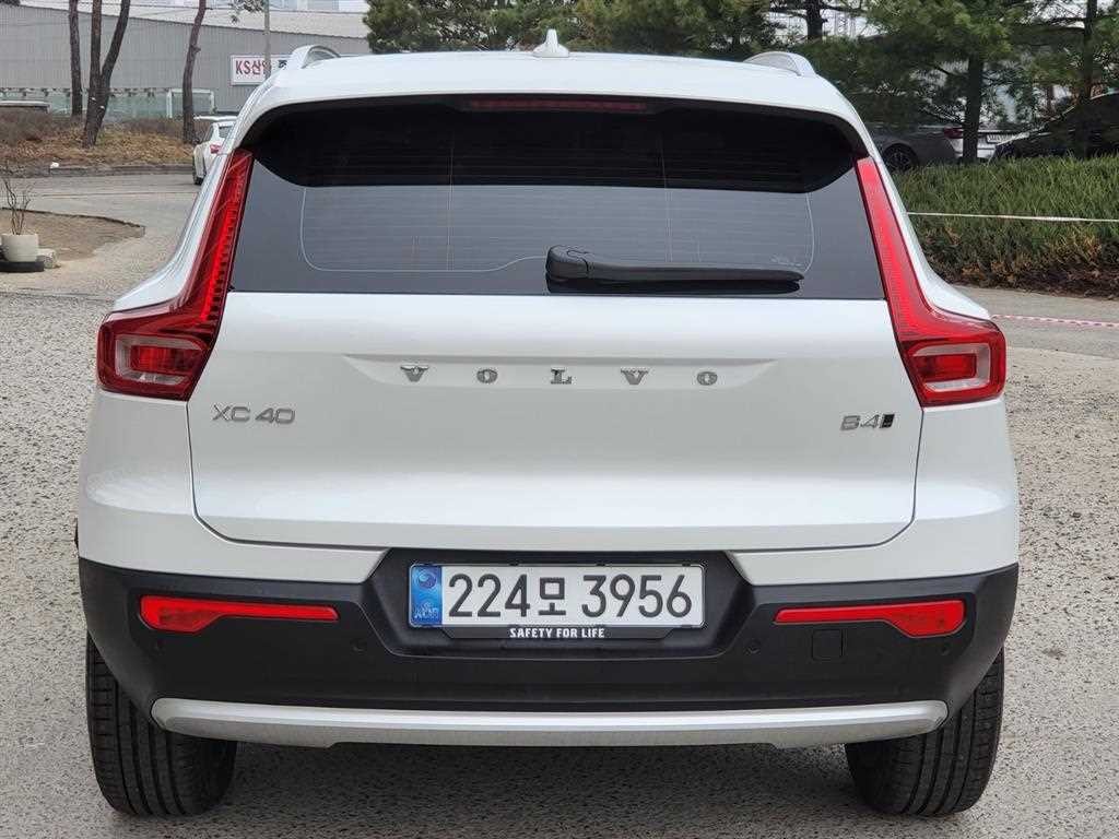 볼보 XC40 B4 AWD 울트라 브라이트 이미지 4