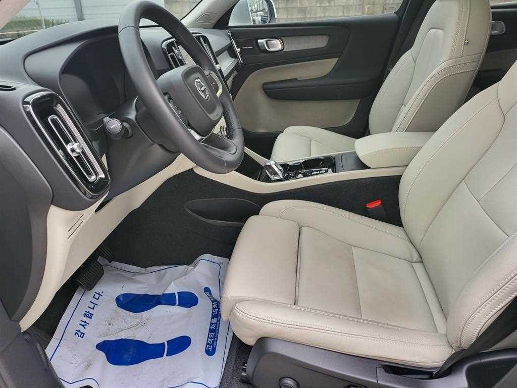 볼보 XC40 B4 AWD 울트라 브라이트 이미지 5