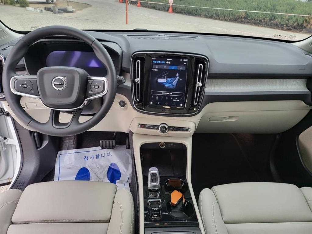 볼보 XC40 B4 AWD 울트라 브라이트 이미지 7