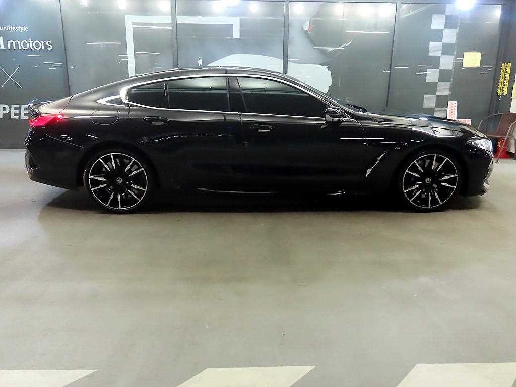BMW 8시리즈 8시리즈 (G15) M850i xDrive 그란 쿠페 이미지 3