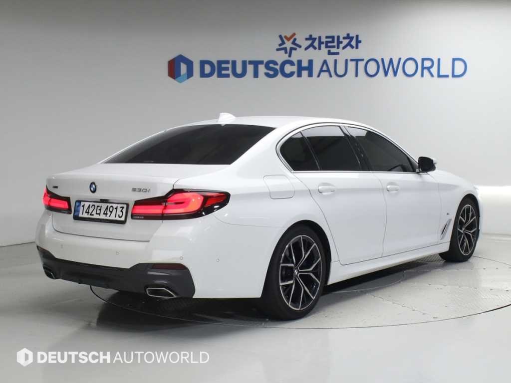 BMW 5시리즈 5시리즈 (G30) 530i xDrive M 스포츠 이미지 2