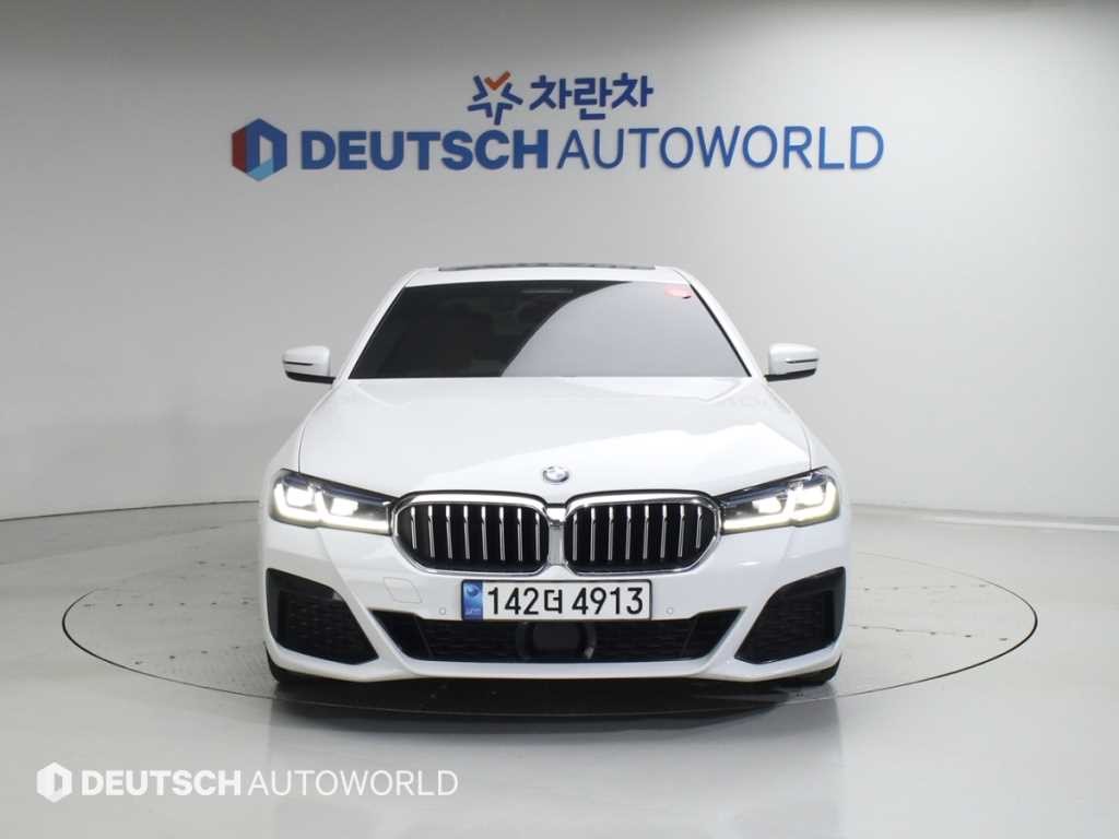 BMW 5시리즈 5시리즈 (G30) 530i xDrive M 스포츠 이미지 3