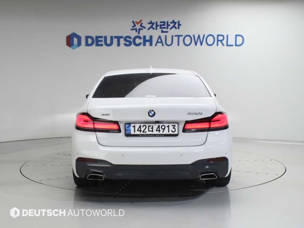 BMW 5시리즈 5시리즈 (G30) 530i xDrive M 스포츠 이미지 4