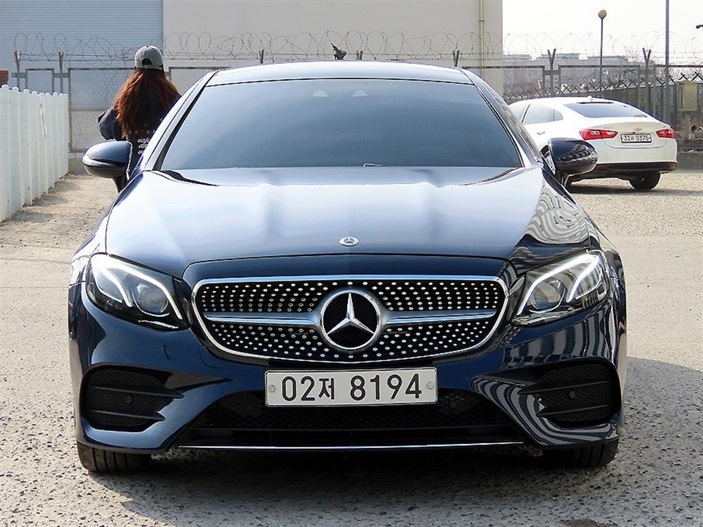 벤츠 E 클래스 E-클래스 W213 E220d 쿠페 이미지 1