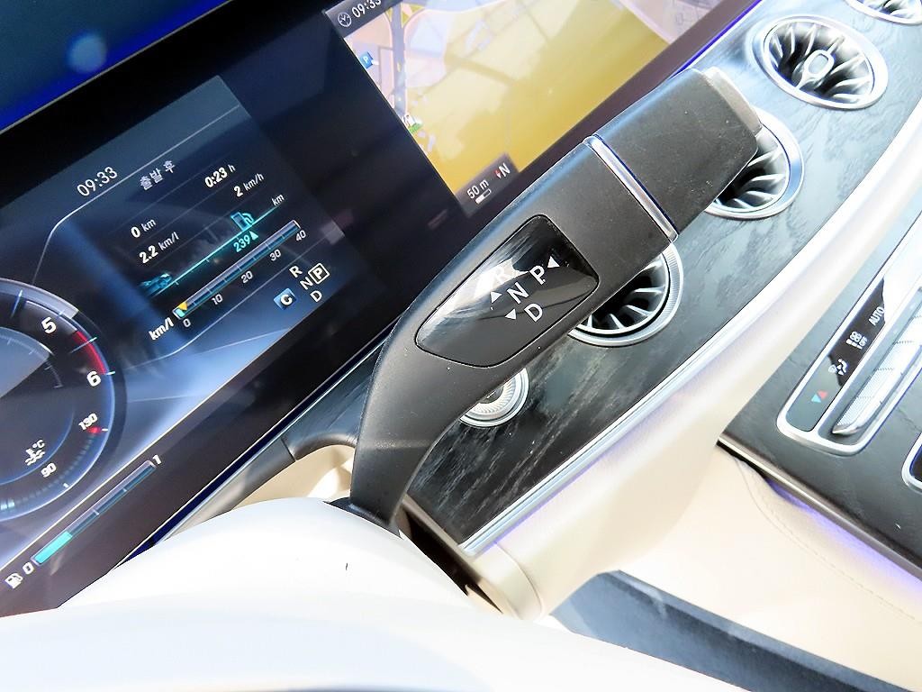벤츠 E 클래스 E-클래스 W213 E220d 쿠페 이미지 11