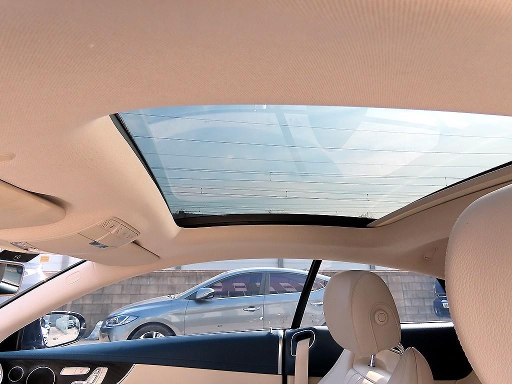 벤츠 E 클래스 E-클래스 W213 E220d 쿠페 이미지 18