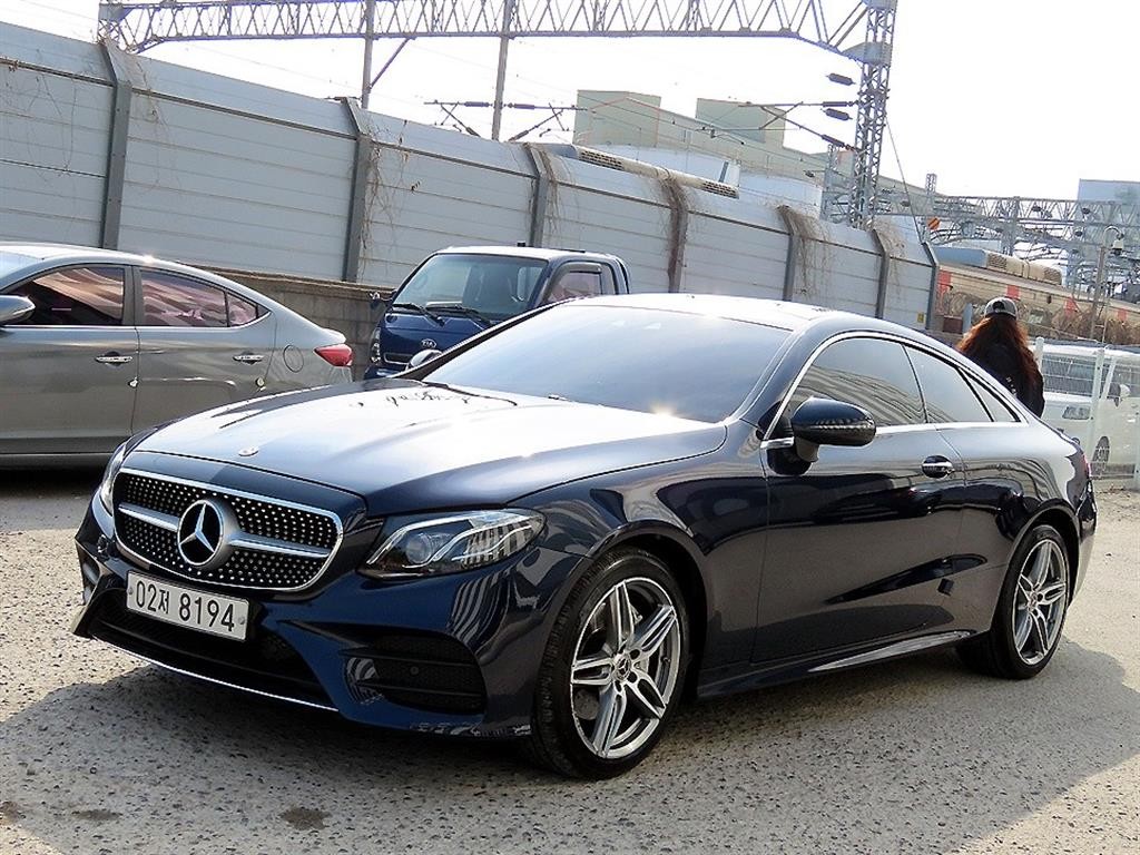 벤츠 E 클래스 E-클래스 W213 E220d 쿠페 이미지 2