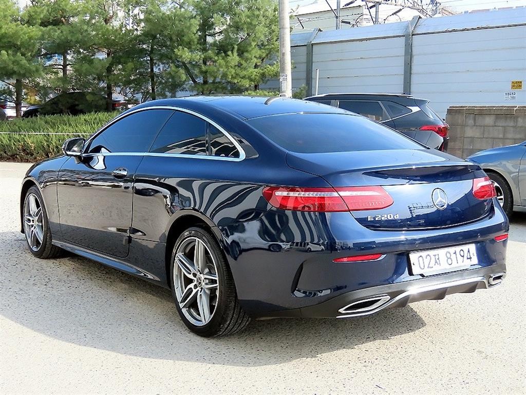 벤츠 E 클래스 E-클래스 W213 E220d 쿠페 이미지 3