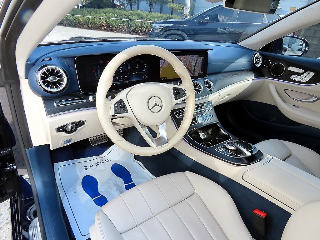 벤츠 E 클래스 E-클래스 W213 E220d 쿠페 이미지 7