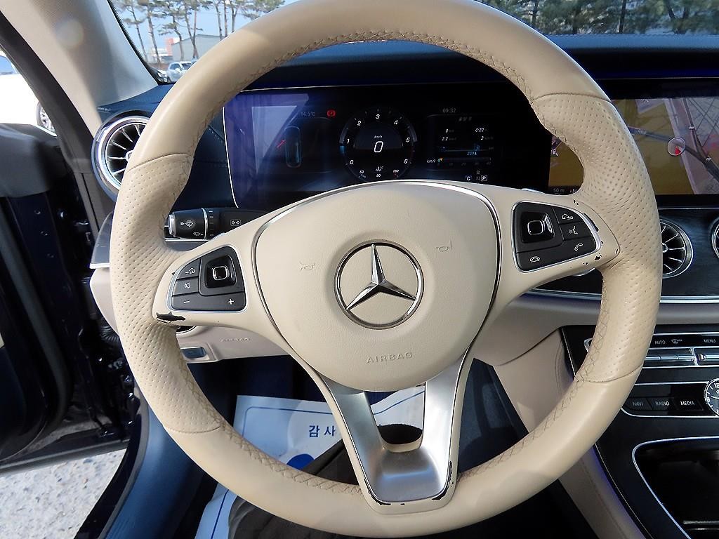 벤츠 E 클래스 E-클래스 W213 E220d 쿠페 이미지 8