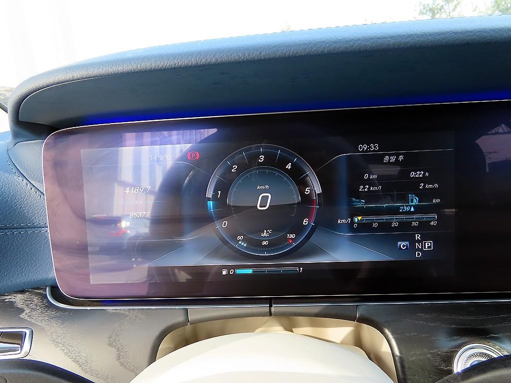 벤츠 E 클래스 E-클래스 W213 E220d 쿠페 이미지 9