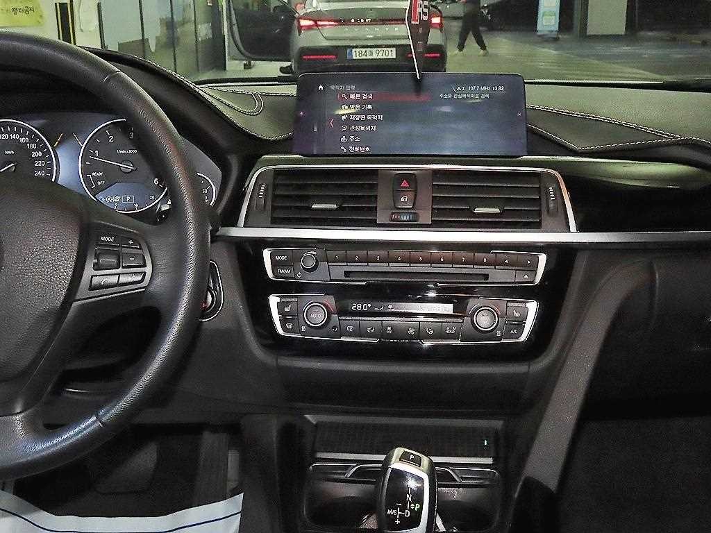 BMW 3시리즈 3시리즈 (F30) 320d 이미지 11